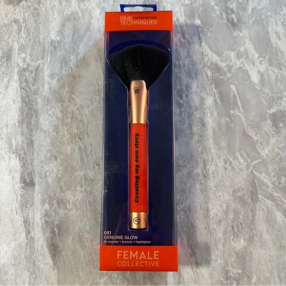 New Real Techniques Genuine Glow Powder Bronzer Highlighter Brush